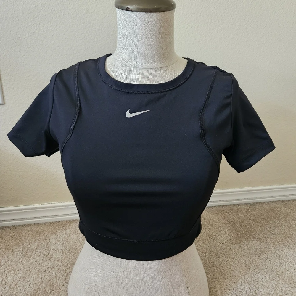 Nike Training Aeroadapt crop top in black S